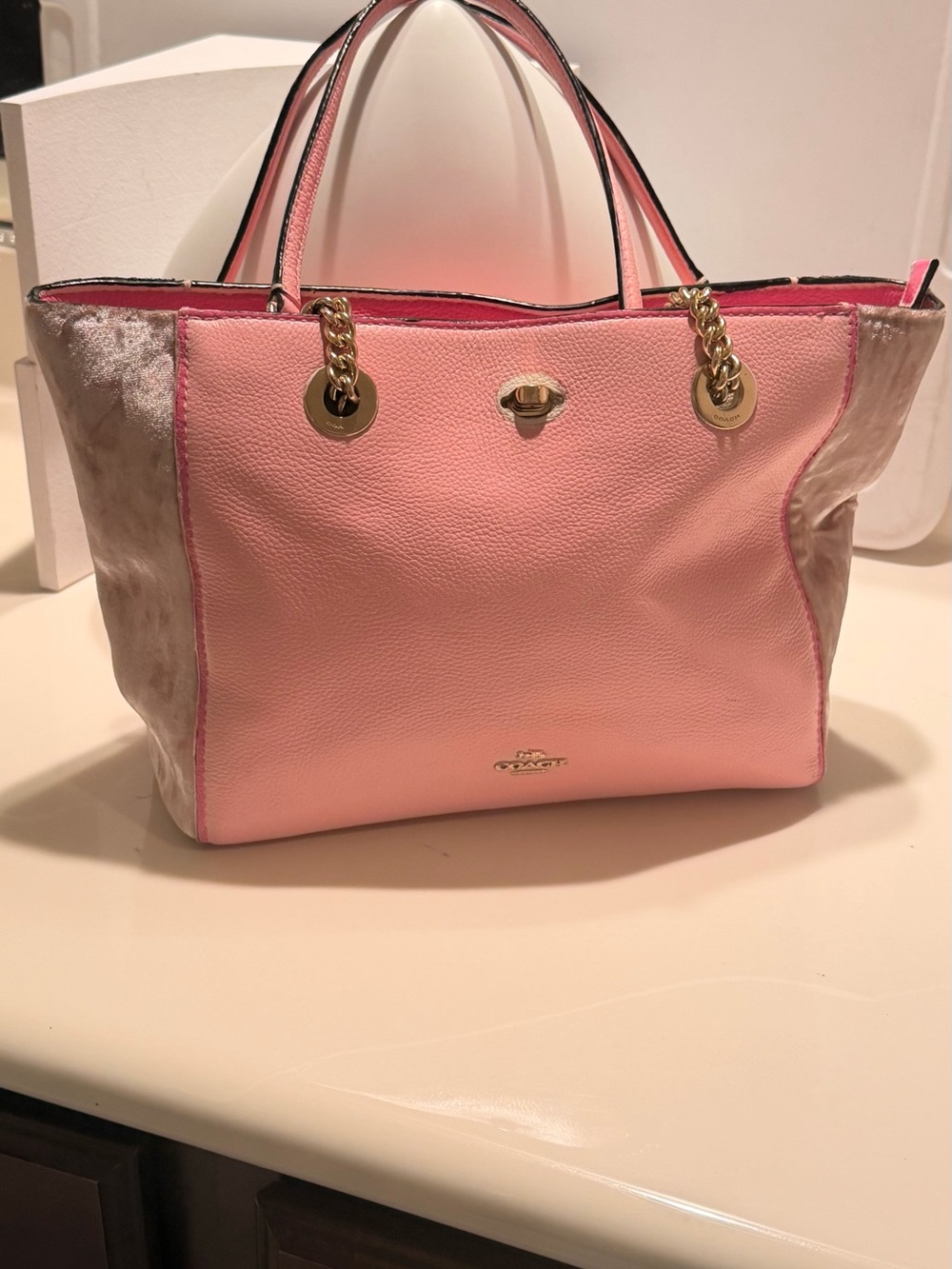 Coach Turnlock Chain Tote Bag in Pink Pebble Leather & Suede 57107
Coach Pink